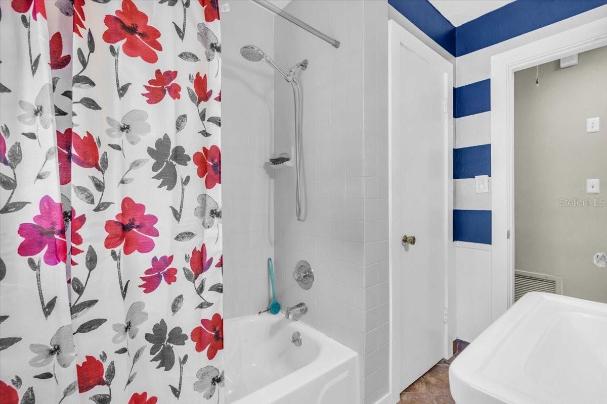 Image 22 of 32 For 5012 Eastchester Drive