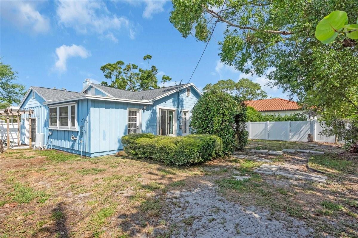 Image 27 of 32 For 5012 Eastchester Drive