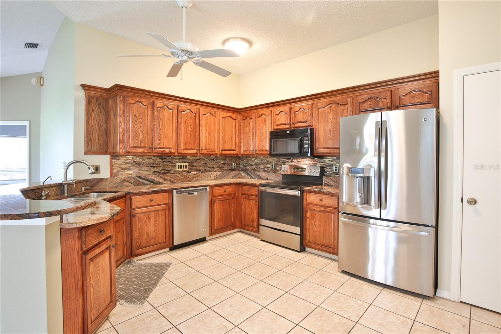 Image 8 of 37 For 2407 New Haven Circle
