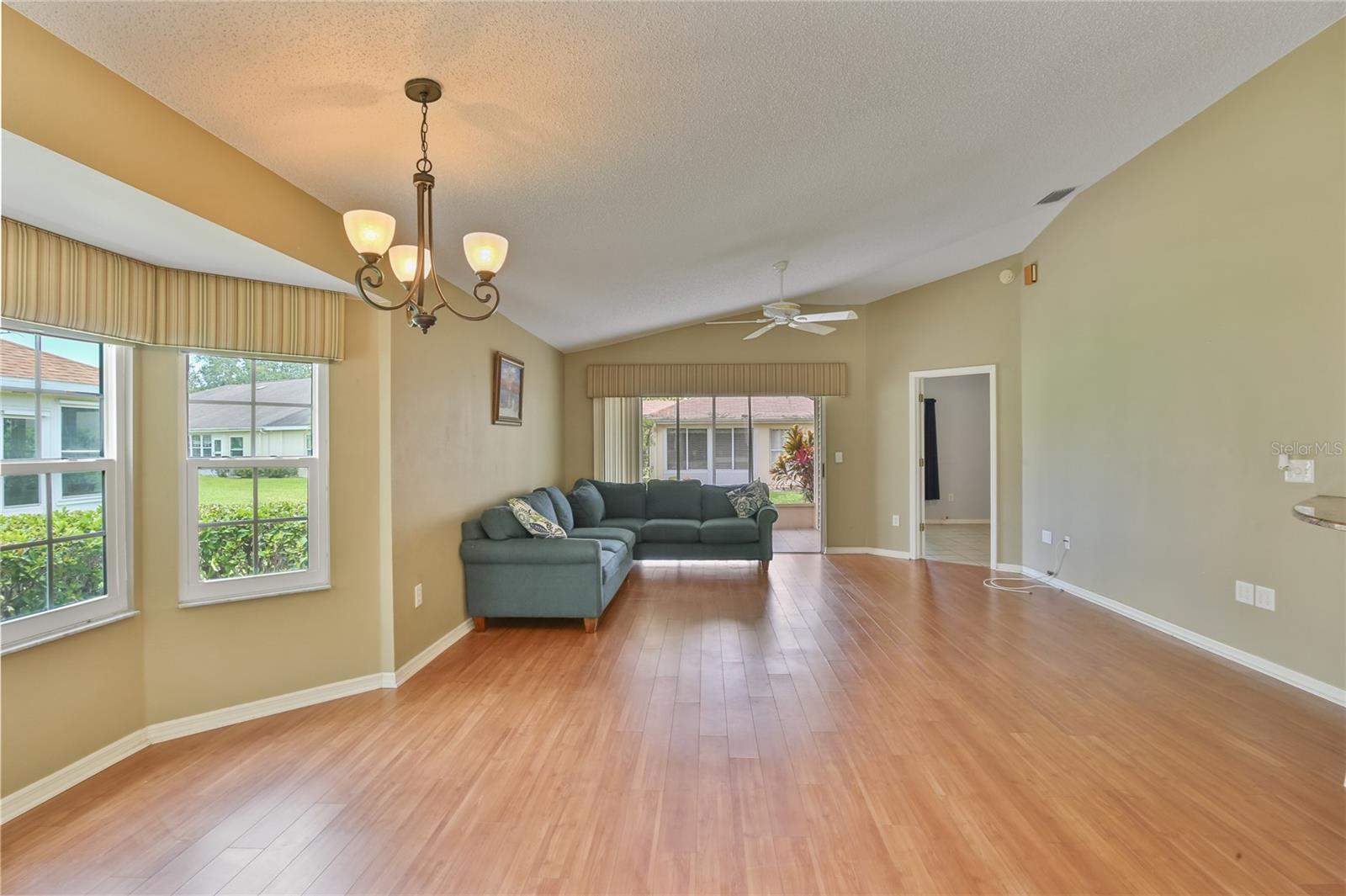 Image 9 of 37 For 2407 New Haven Circle