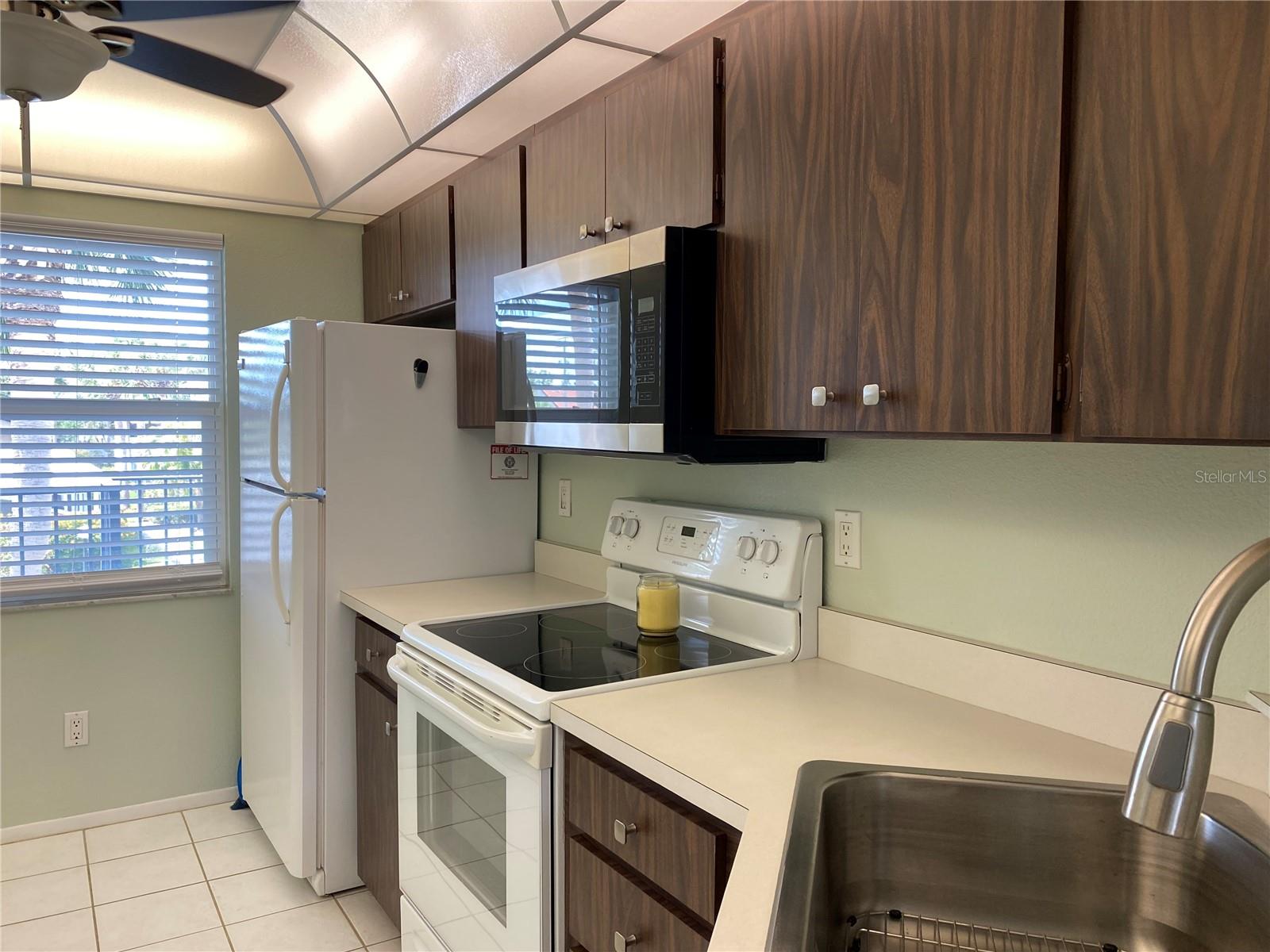 Image 7 of 25 For 725 Capri Isles Boulevard 217