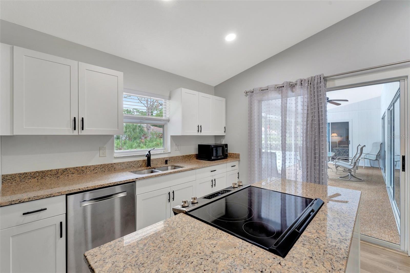 Image 18 of 67 For 5705 Garden Lakes Majestic