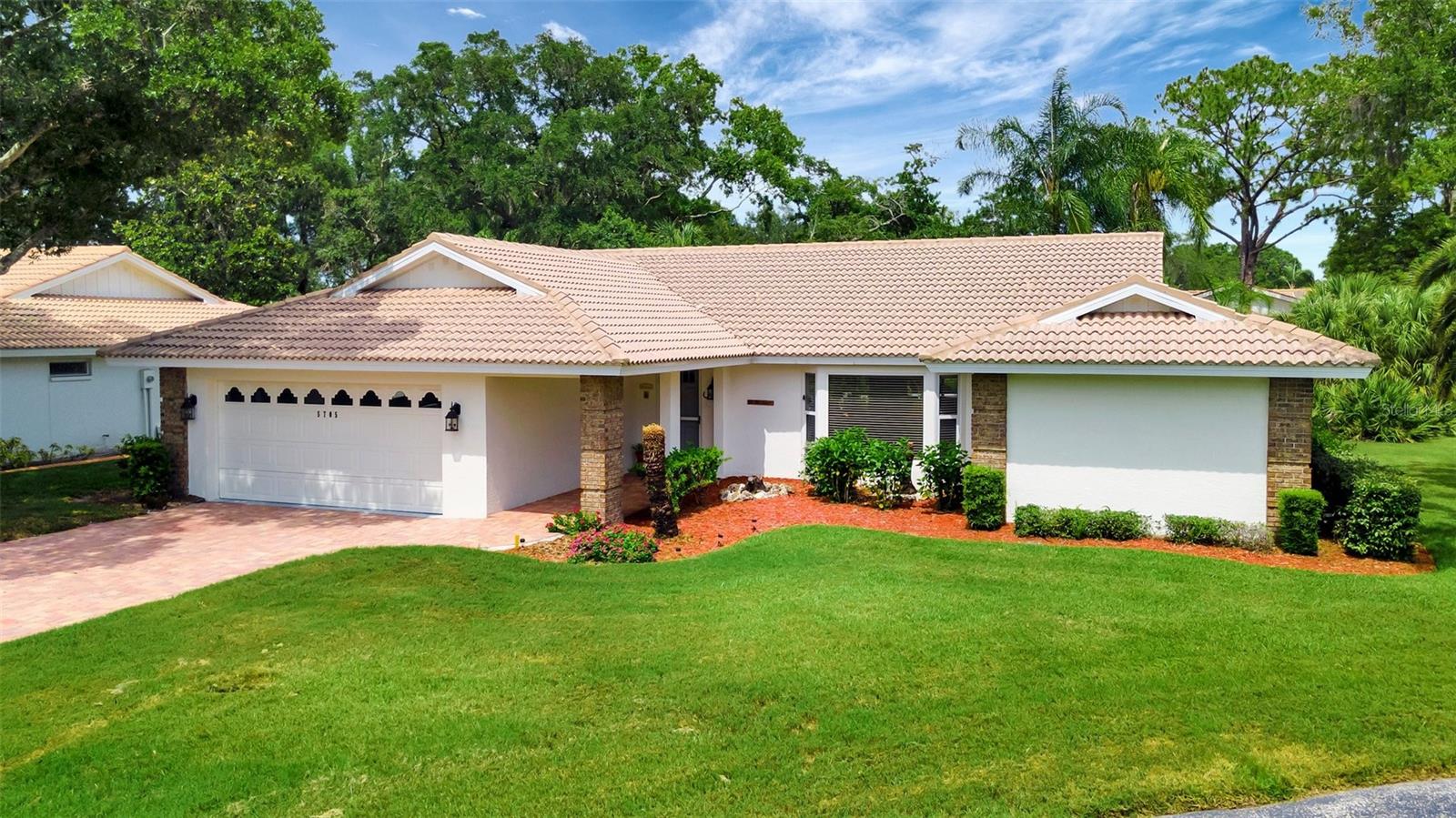 Image 2 of 67 For 5705 Garden Lakes Majestic