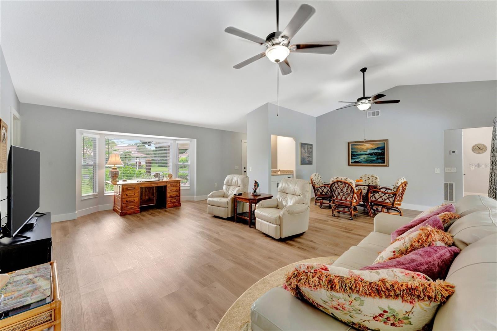 Image 23 of 67 For 5705 Garden Lakes Majestic
