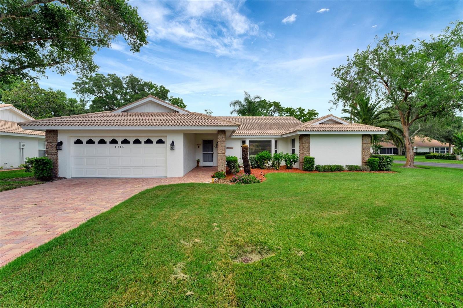 Image 4 of 67 For 5705 Garden Lakes Majestic