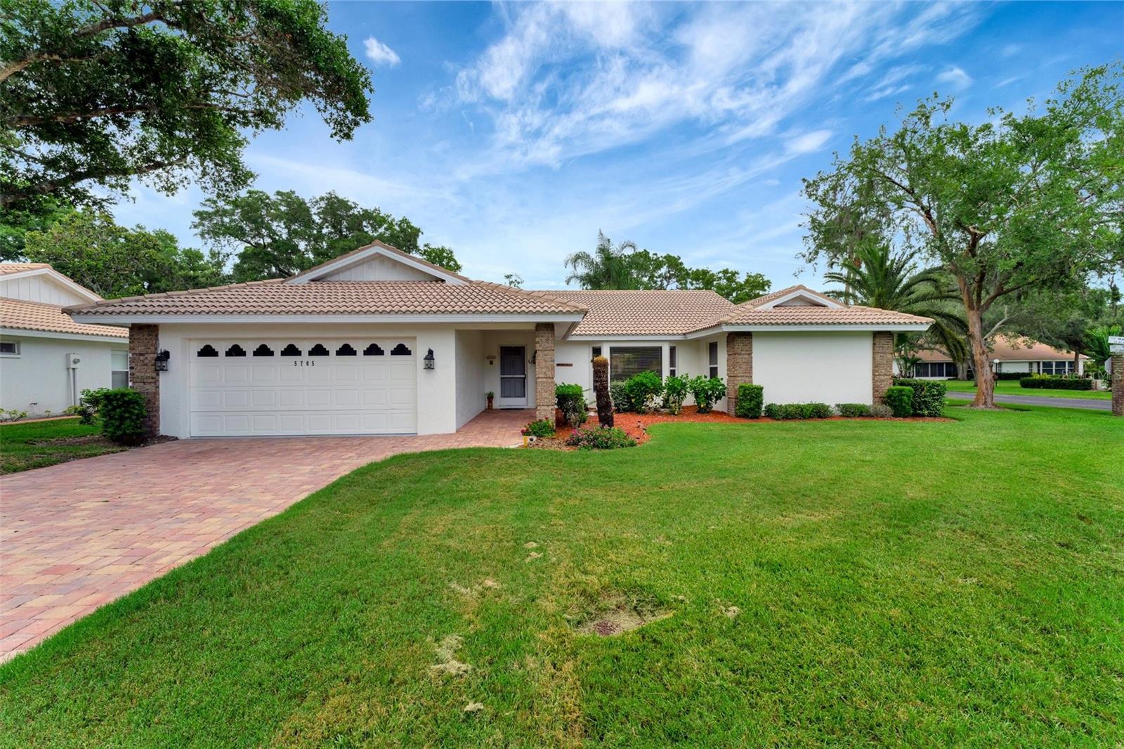 Image 5 of 67 For 5705 Garden Lakes Majestic