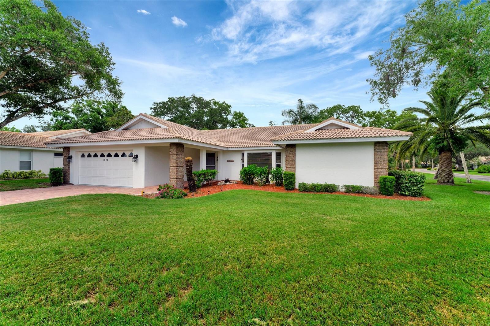 Image 6 of 67 For 5705 Garden Lakes Majestic