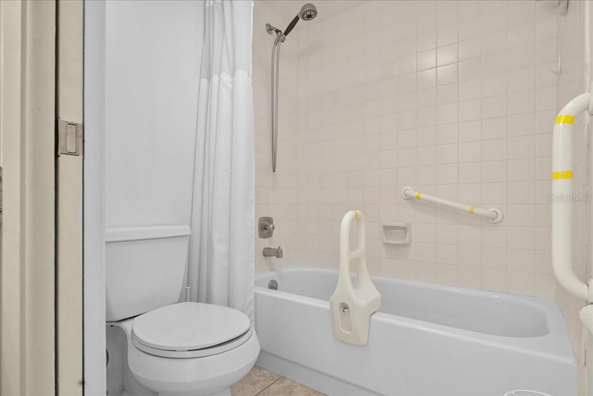 Image 21 of 51 For 1703 Pelican Cove Road 356