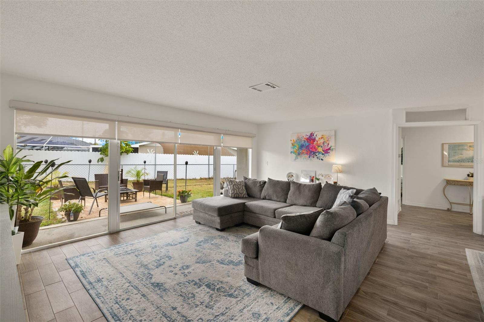 Image 14 of 33 For 1458 Alwynne Drive N