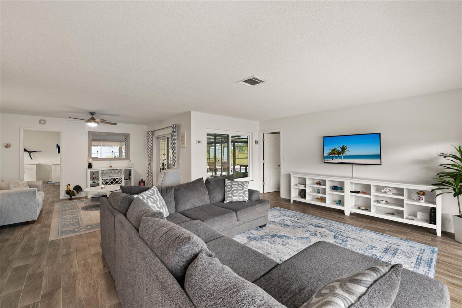 Image 15 of 33 For 1458 Alwynne Drive N