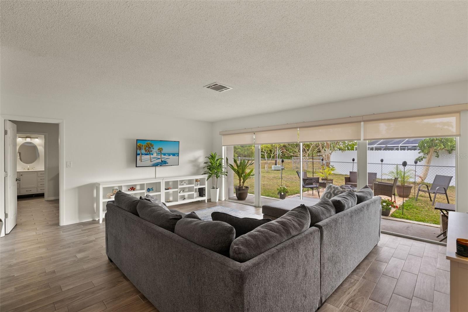 Image 16 of 33 For 1458 Alwynne Drive N