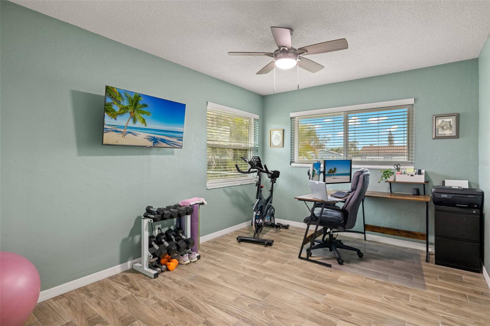 Image 22 of 33 For 1458 Alwynne Drive N