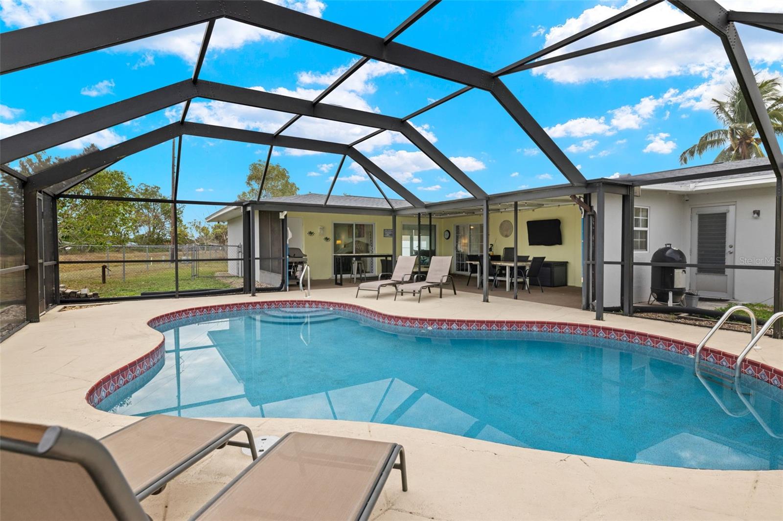 Image 27 of 33 For 1458 Alwynne Drive N