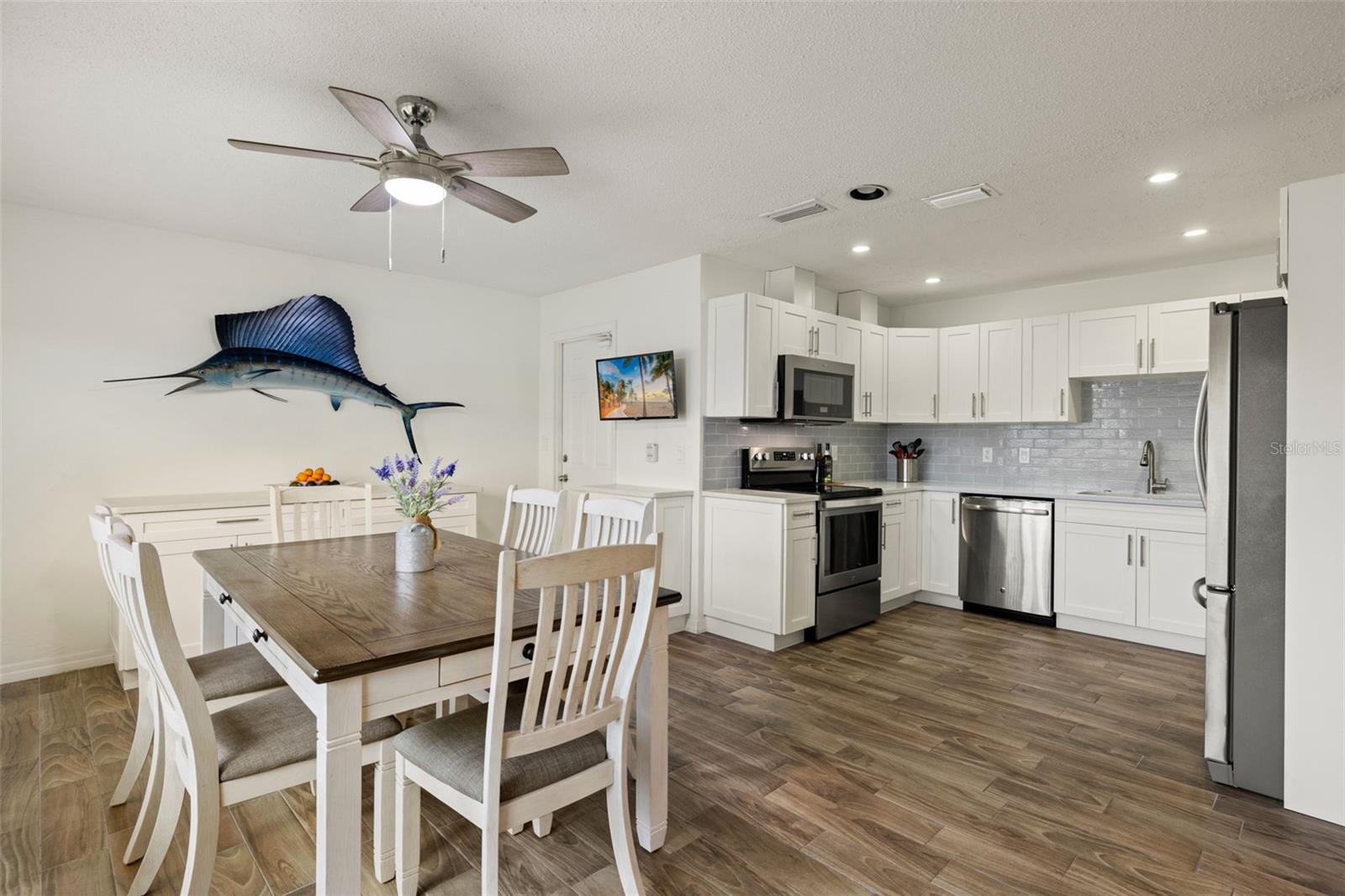 Image 6 of 33 For 1458 Alwynne Drive N