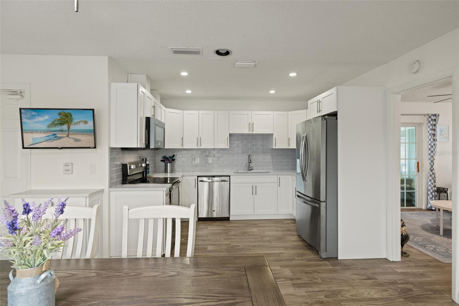 Image 8 of 33 For 1458 Alwynne Drive N