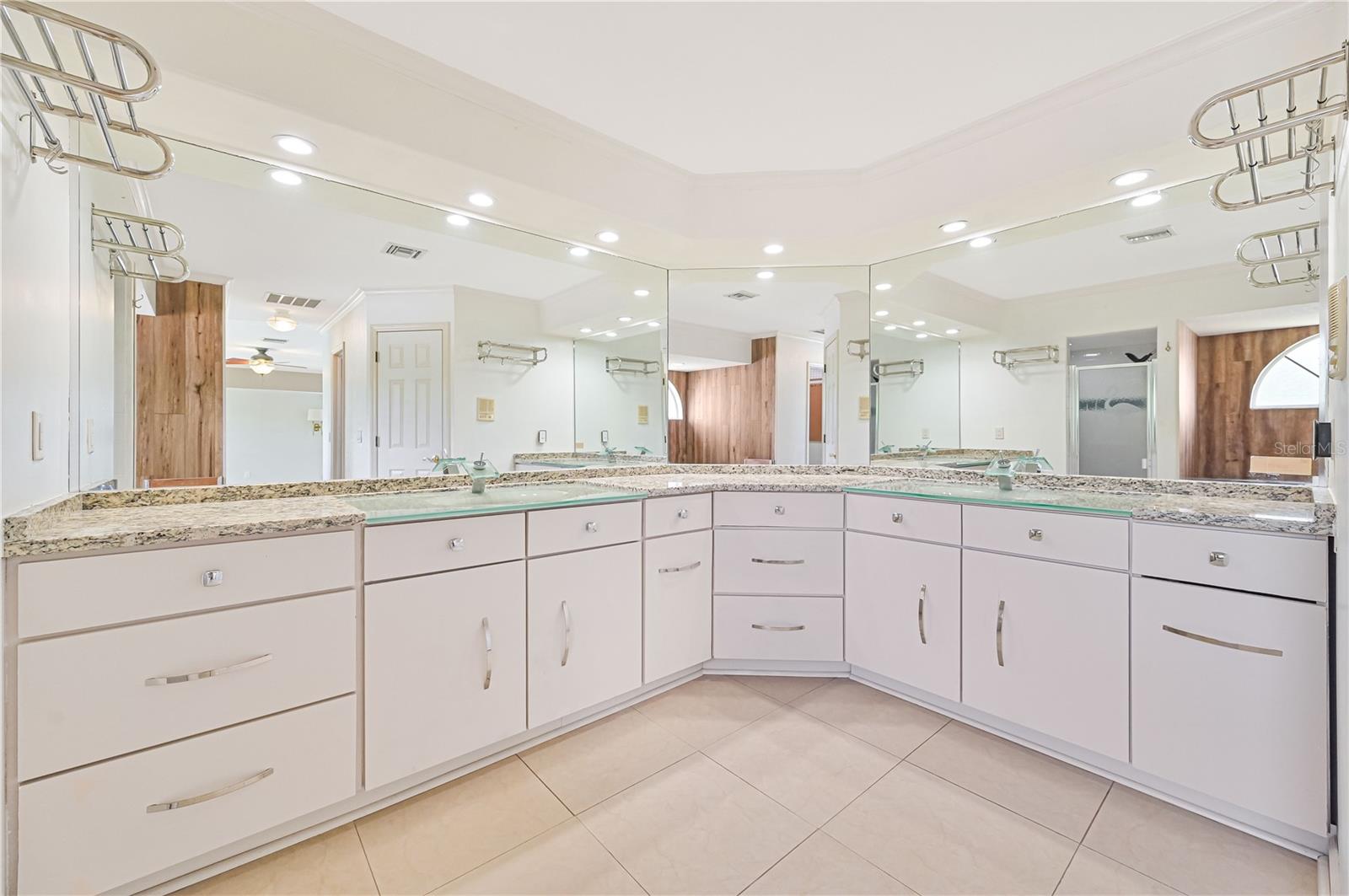 Image 18 of 33 For 2136 Bendway Drive