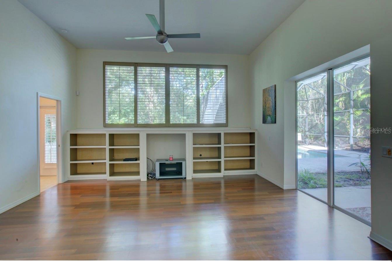 Image 6 of 23 For 104 Park Trace Boulevard