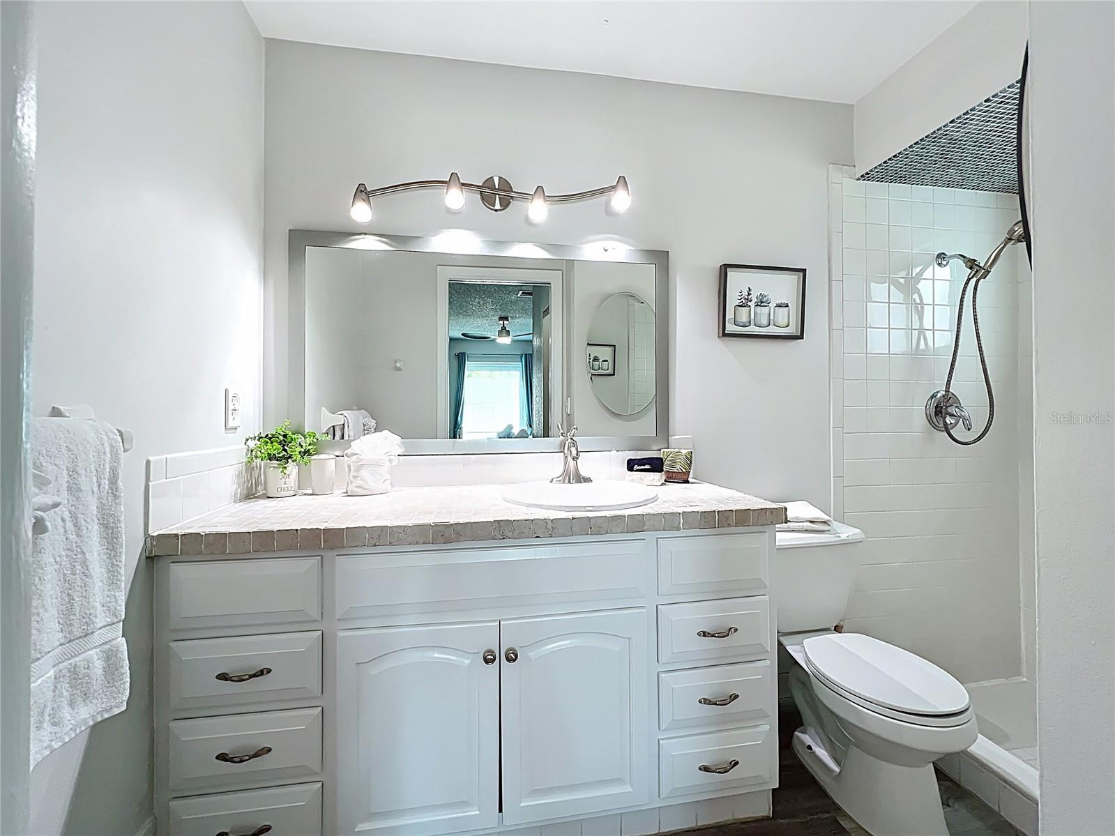 Image 22 of 62 For 6012 11th Avenue W