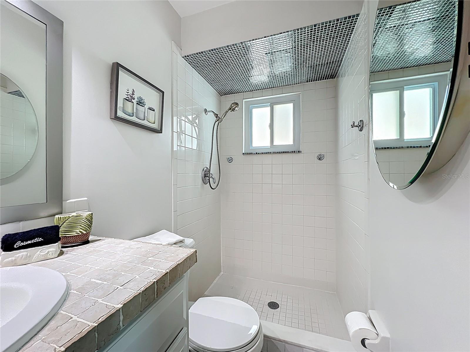 Image 23 of 62 For 6012 11th Avenue W