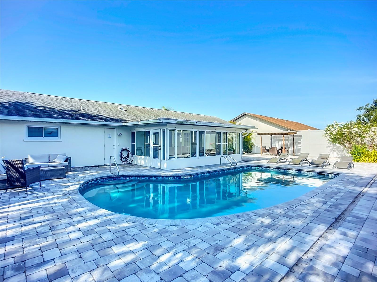 Image 37 of 62 For 6012 11th Avenue W