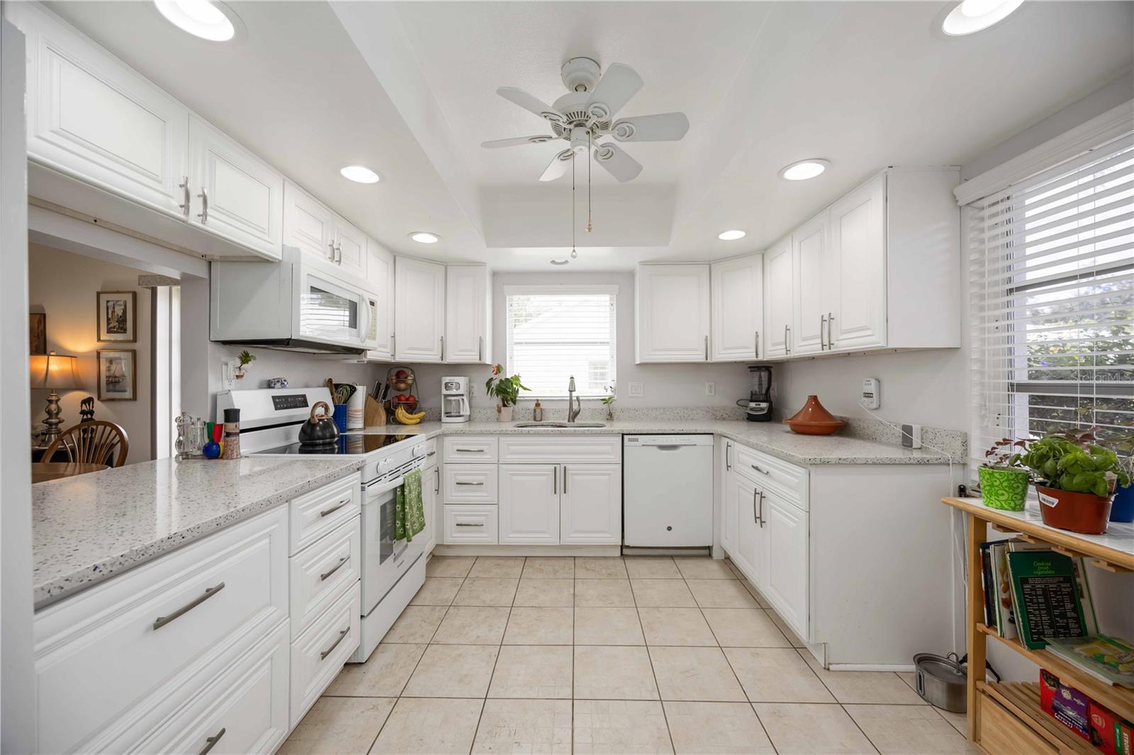 Listing photo id 8 for 3662 Bonaventure Court