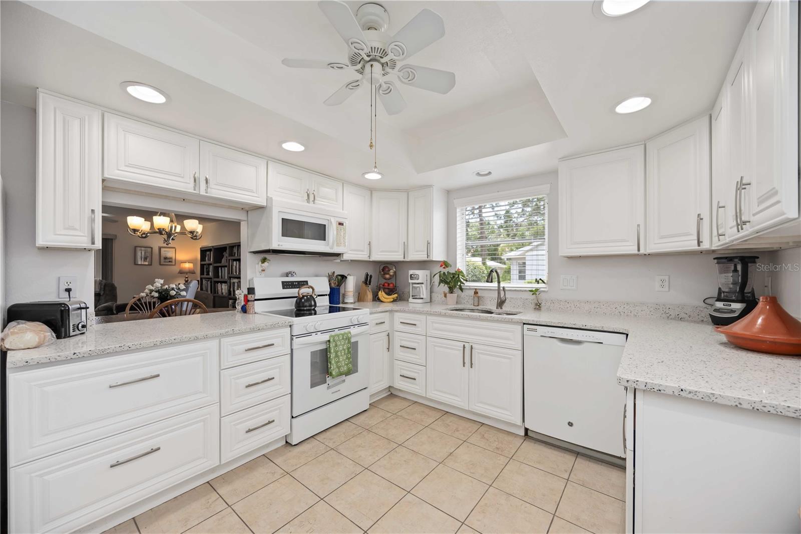 Listing photo id 10 for 3662 Bonaventure Court