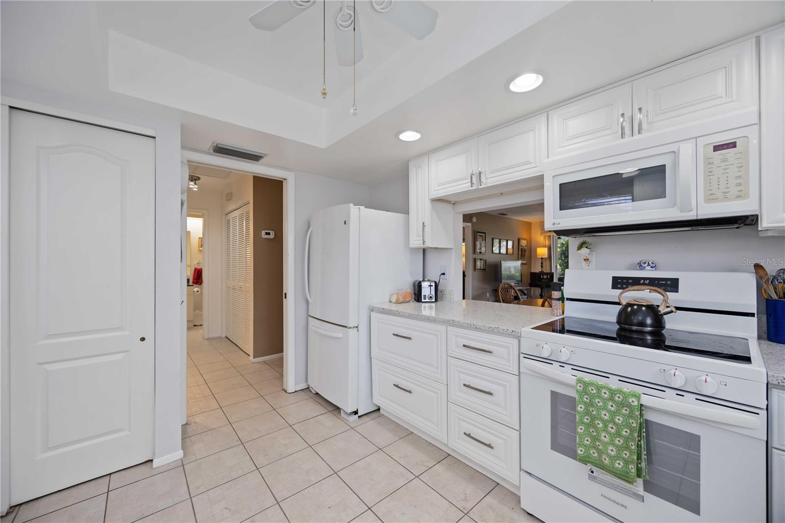 Listing photo id 11 for 3662 Bonaventure Court