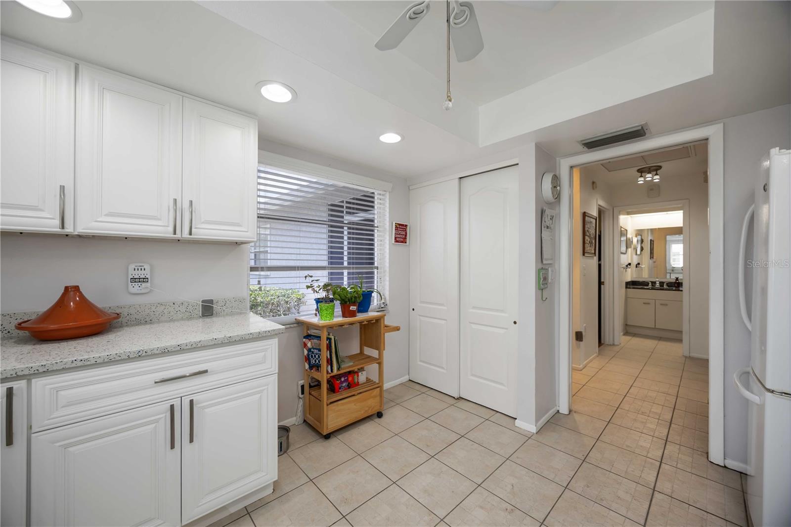 Listing photo id 12 for 3662 Bonaventure Court