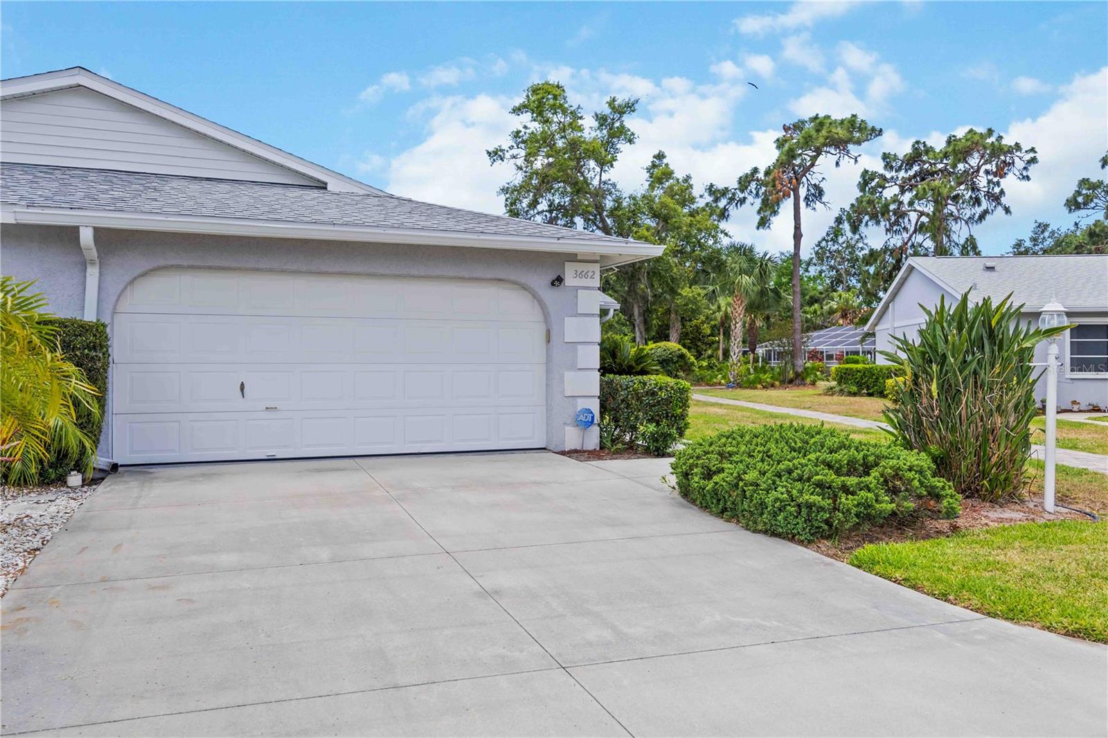 Listing photo id 0 for 3662 Bonaventure Court