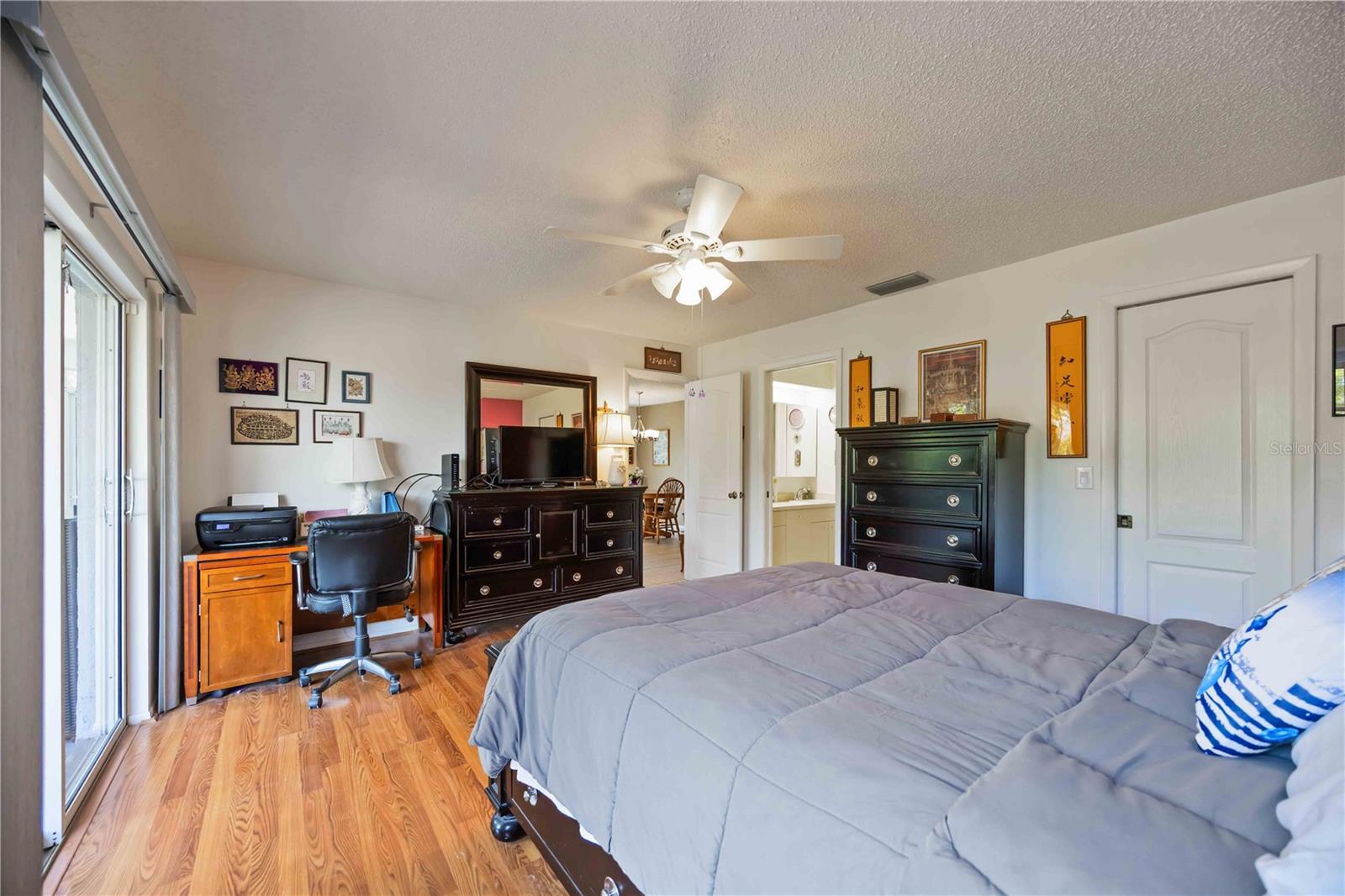 Listing photo id 19 for 3662 Bonaventure Court