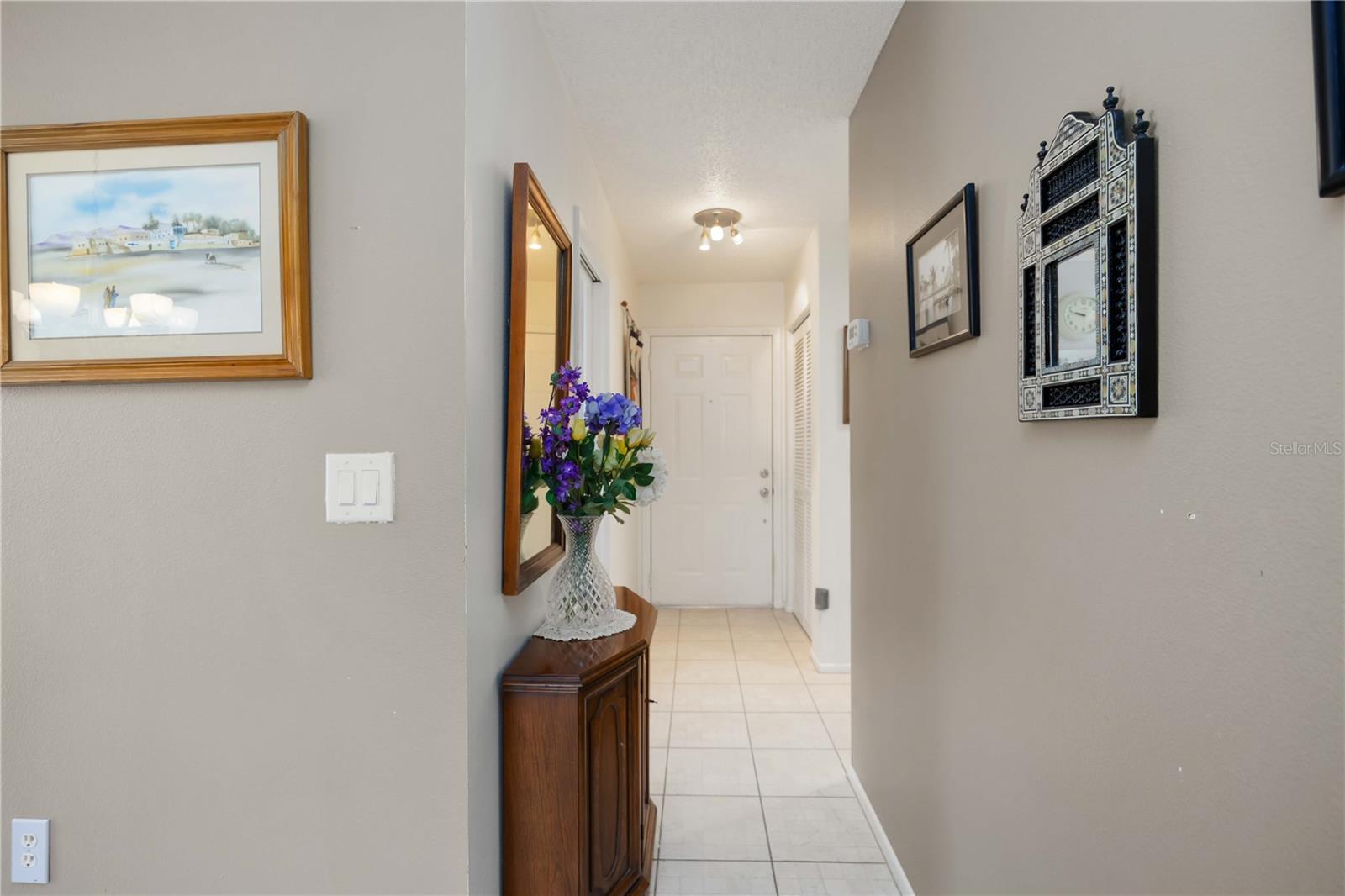 Listing photo id 2 for 3662 Bonaventure Court