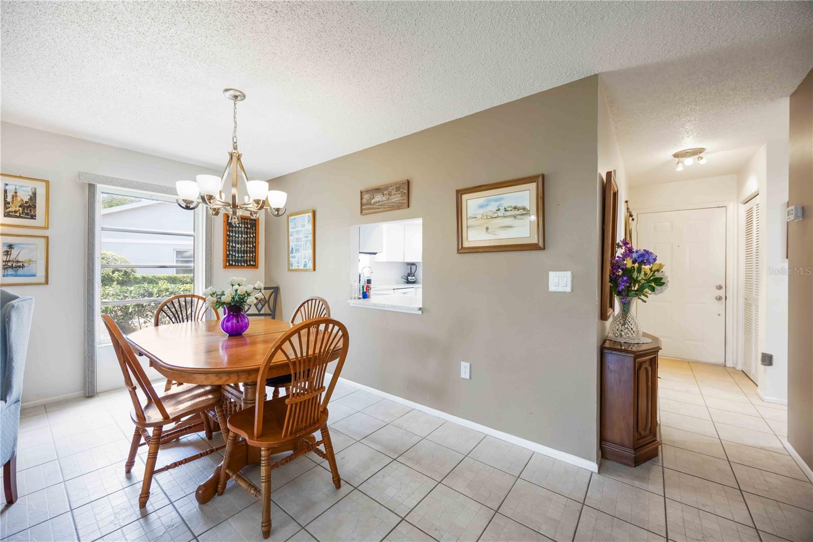 Listing photo id 3 for 3662 Bonaventure Court