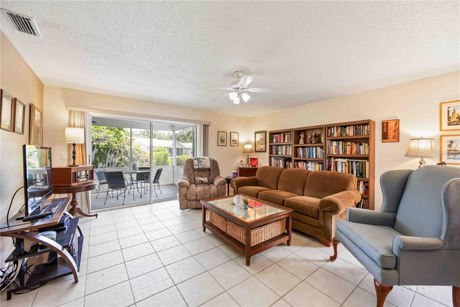Listing photo id 4 for 3662 Bonaventure Court