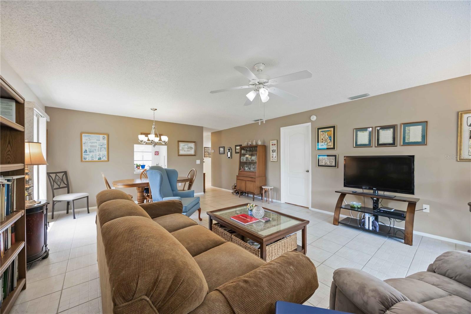 Listing photo id 5 for 3662 Bonaventure Court