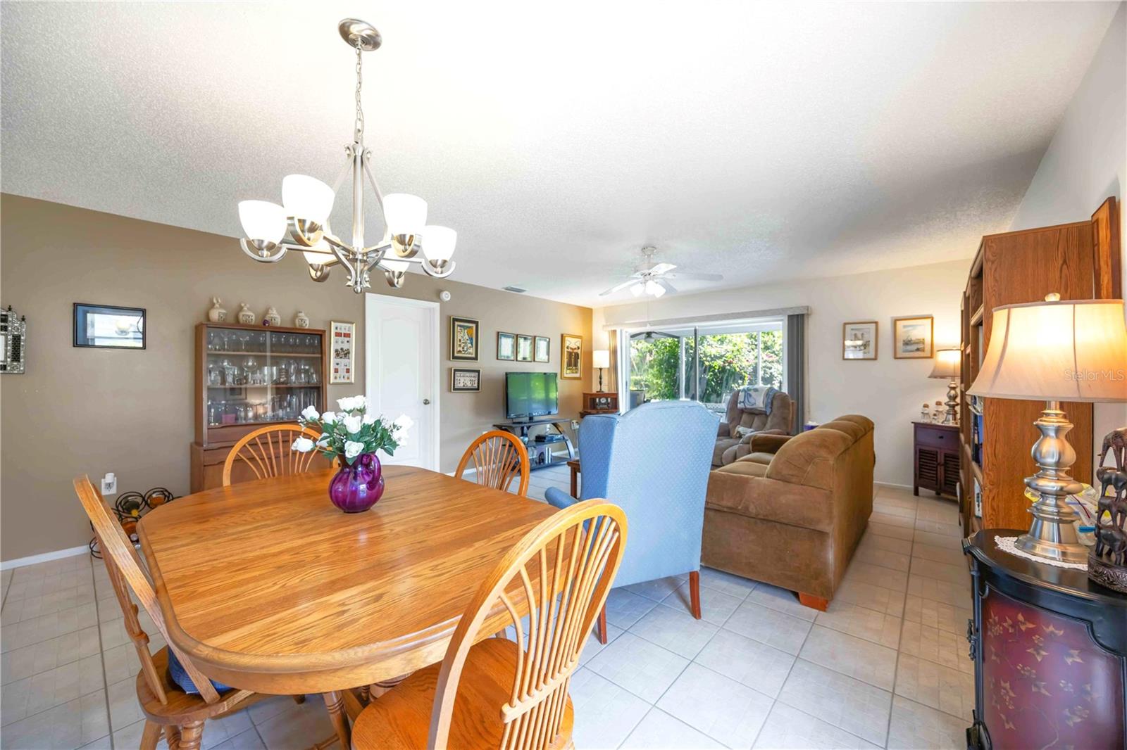 Listing photo id 7 for 3662 Bonaventure Court