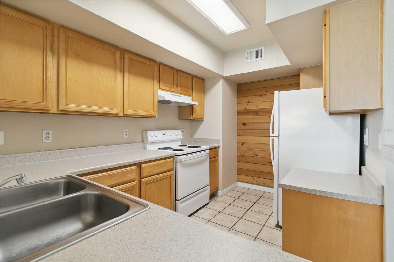 Image 10 of 34 For 1010 Villagio Circle 202
