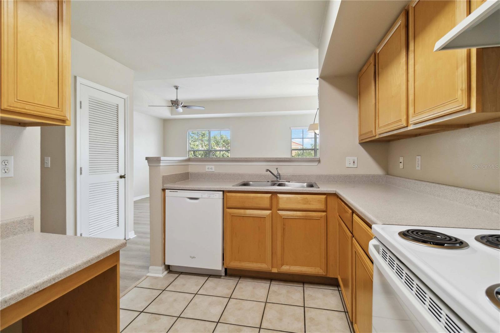Image 13 of 34 For 1010 Villagio Circle 202