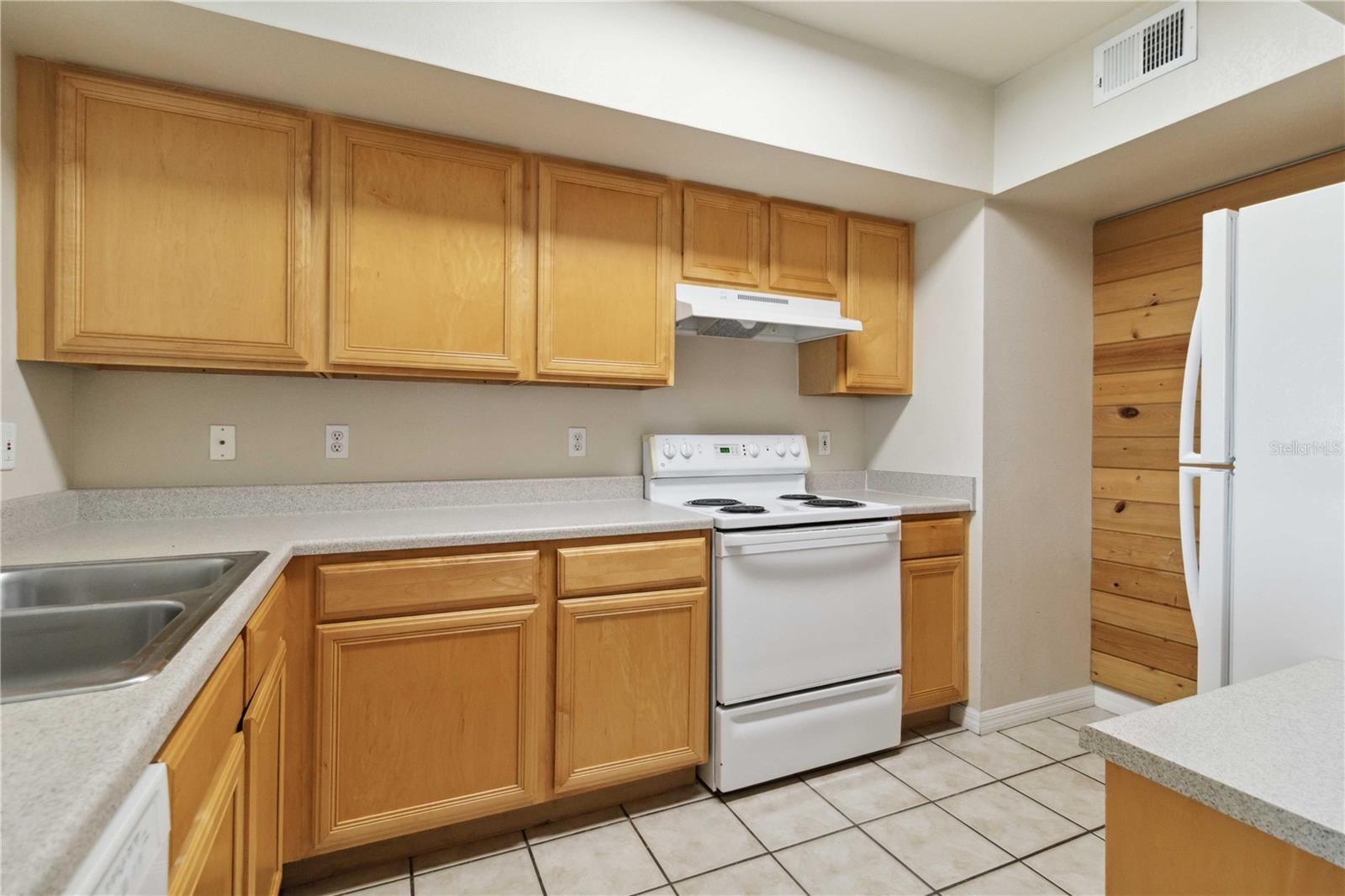 Image 16 of 34 For 1010 Villagio Circle 202