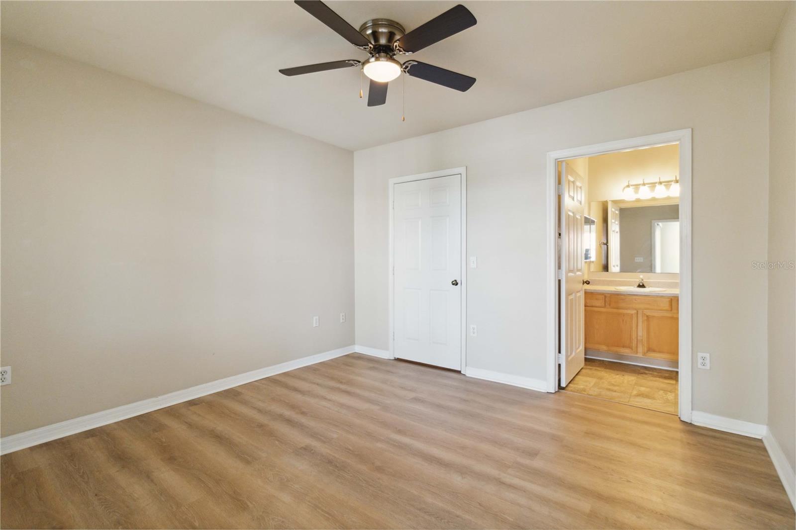 Image 19 of 34 For 1010 Villagio Circle 202