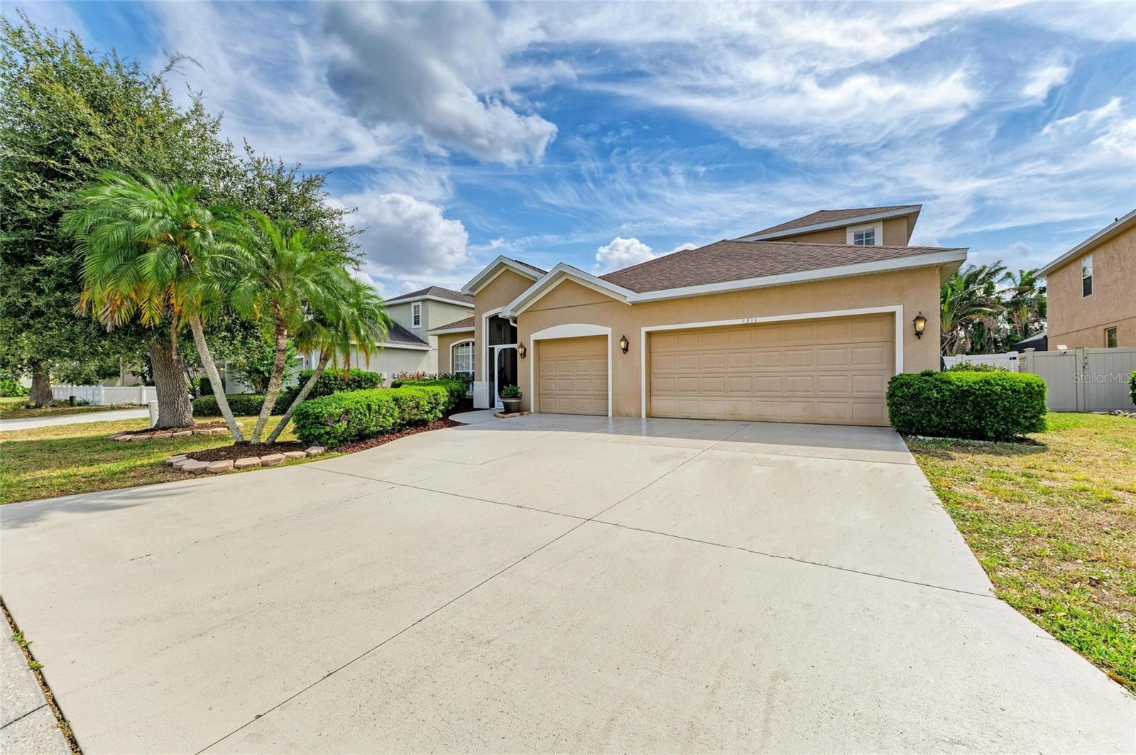 Image 5 of 66 For 4211 30th Lane E