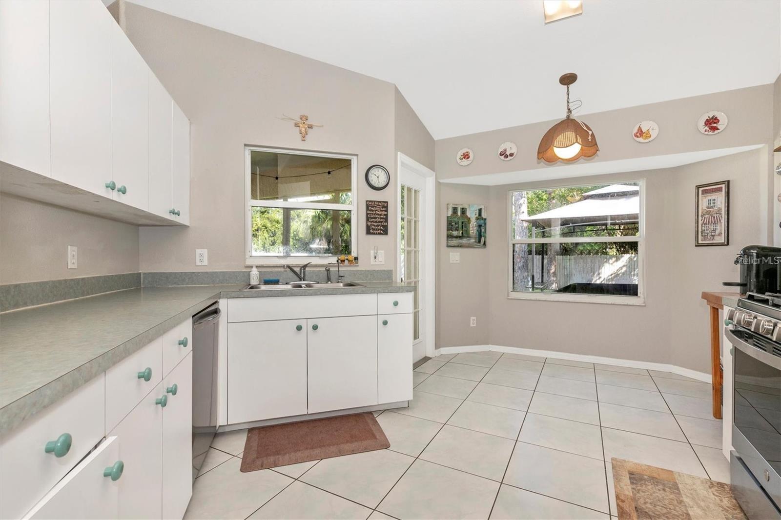 Image 18 of 46 For 4382 Sunburst Avenue