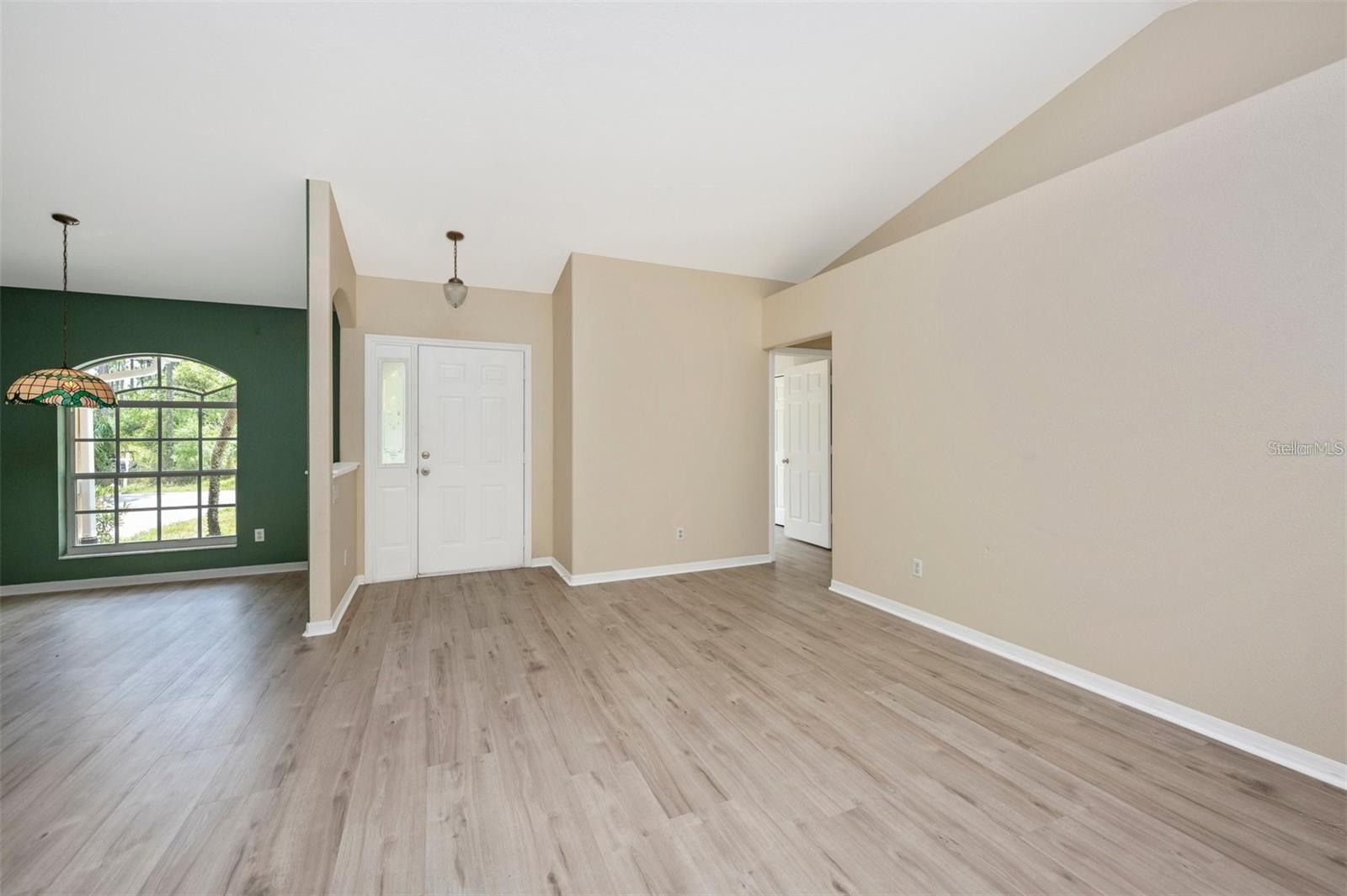 Image 4 of 46 For 4382 Sunburst Avenue