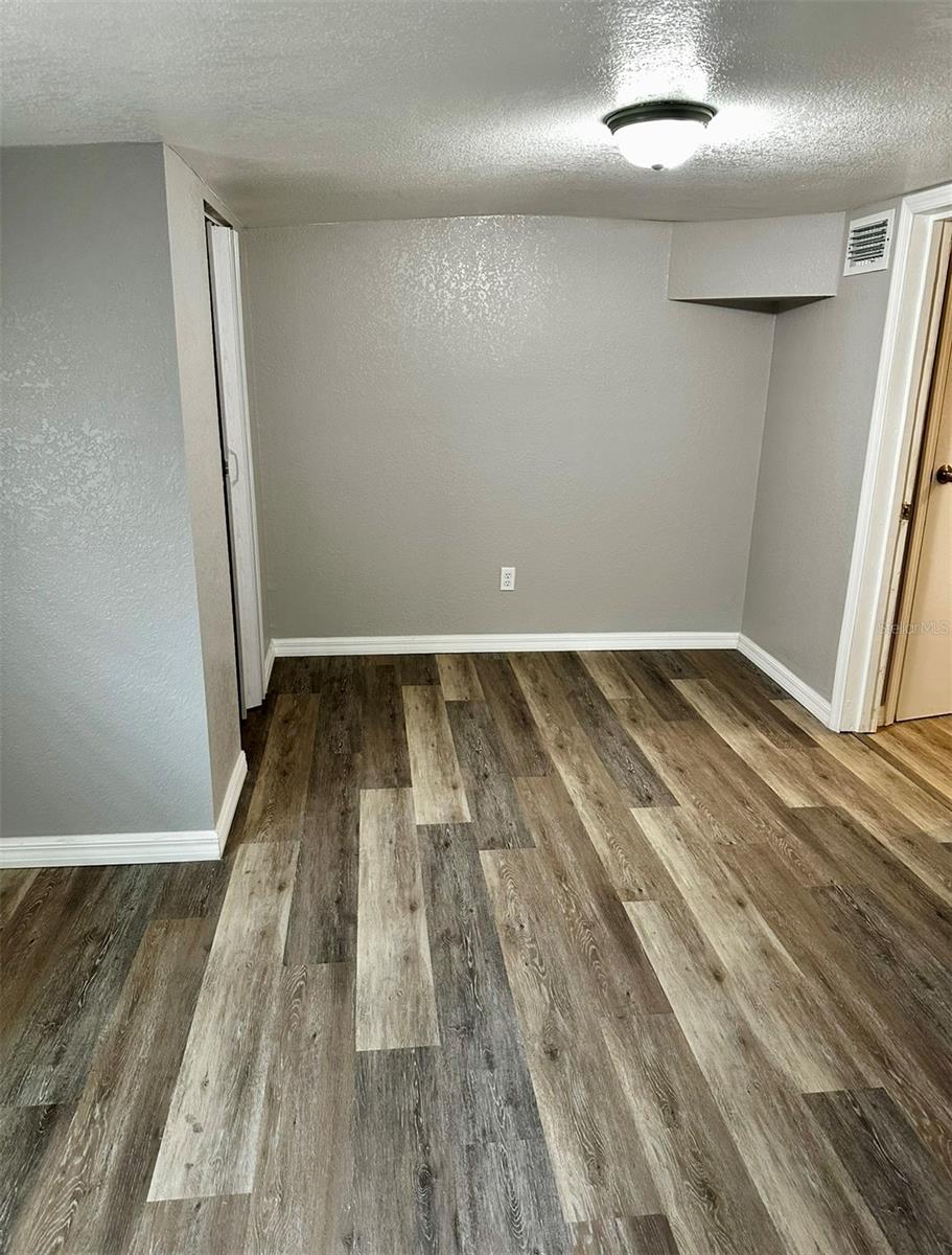 Image 7 of 14 For 311 James Avenue