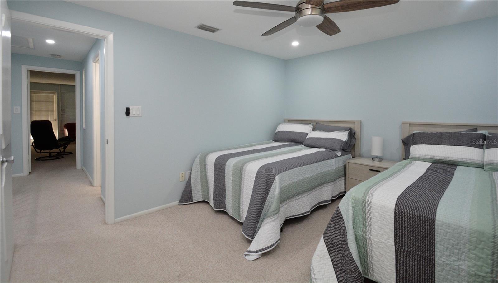 Image 11 of 22 For 705 Venice Avenue 705b