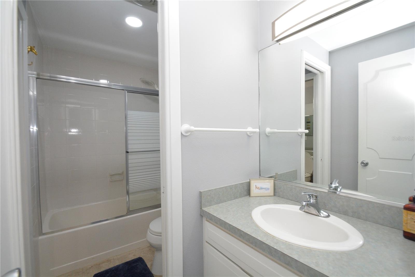 Image 13 of 22 For 705 Venice Avenue 705b