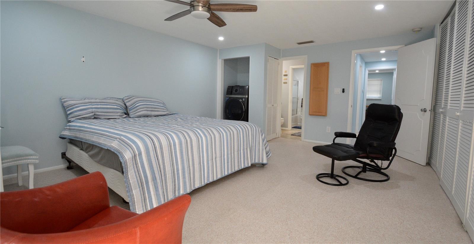 Image 7 of 22 For 705 Venice Avenue 705b