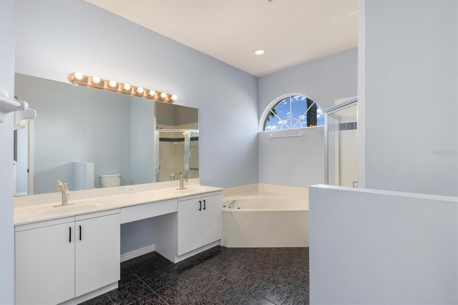 Image 14 of 48 For 4063 Westbourne Circle