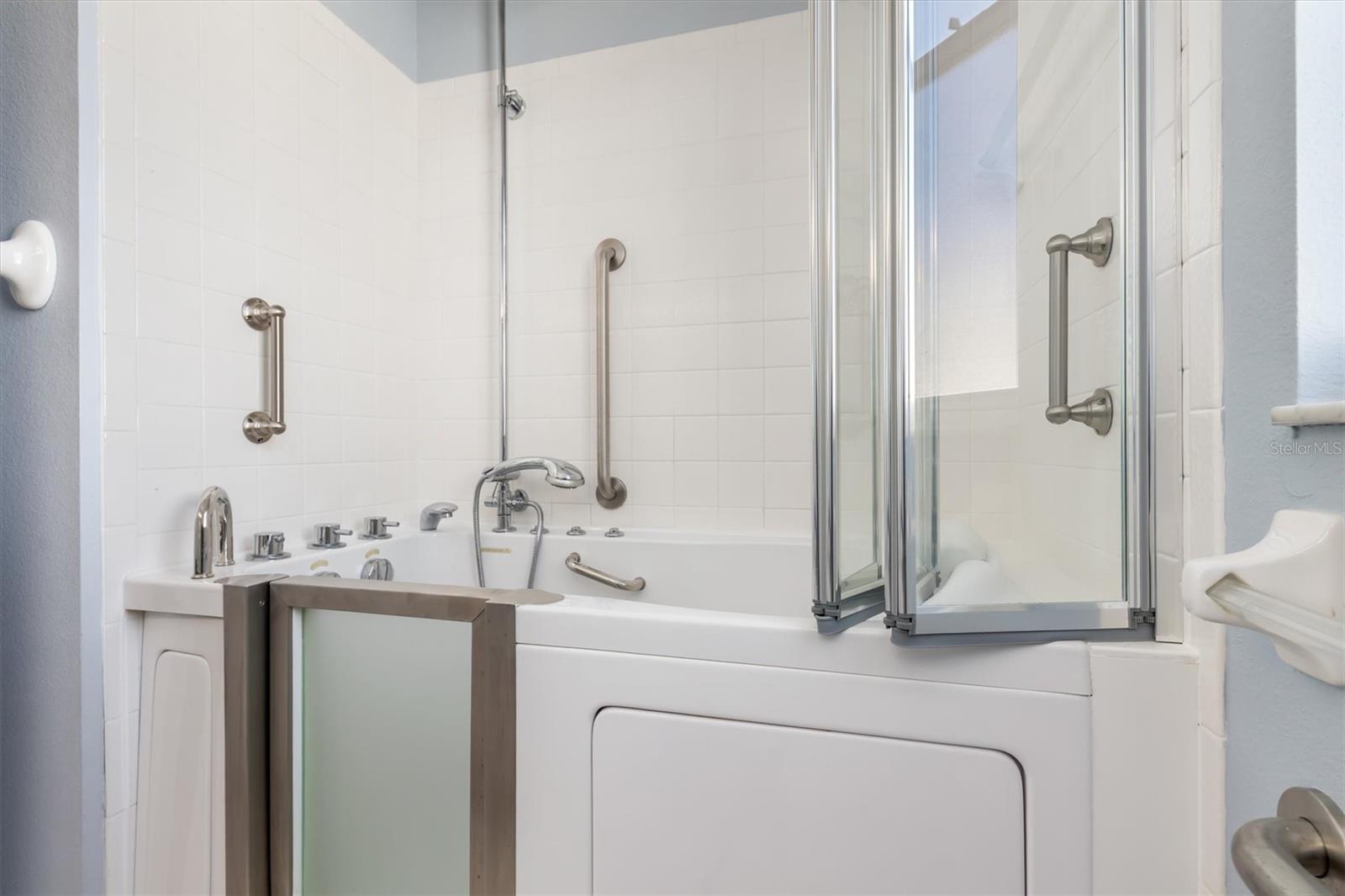 Image 18 of 48 For 4063 Westbourne Circle