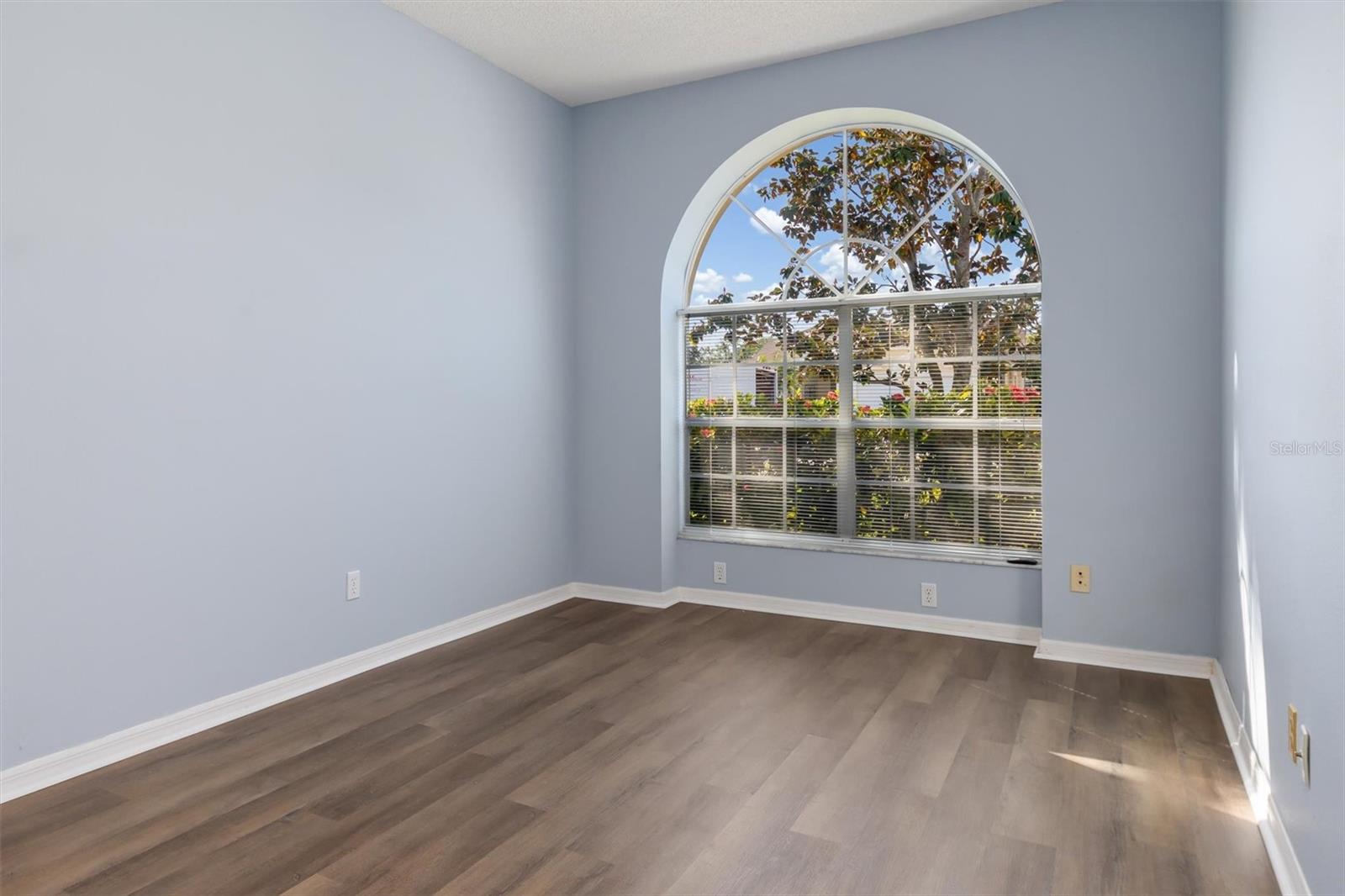 Image 21 of 48 For 4063 Westbourne Circle