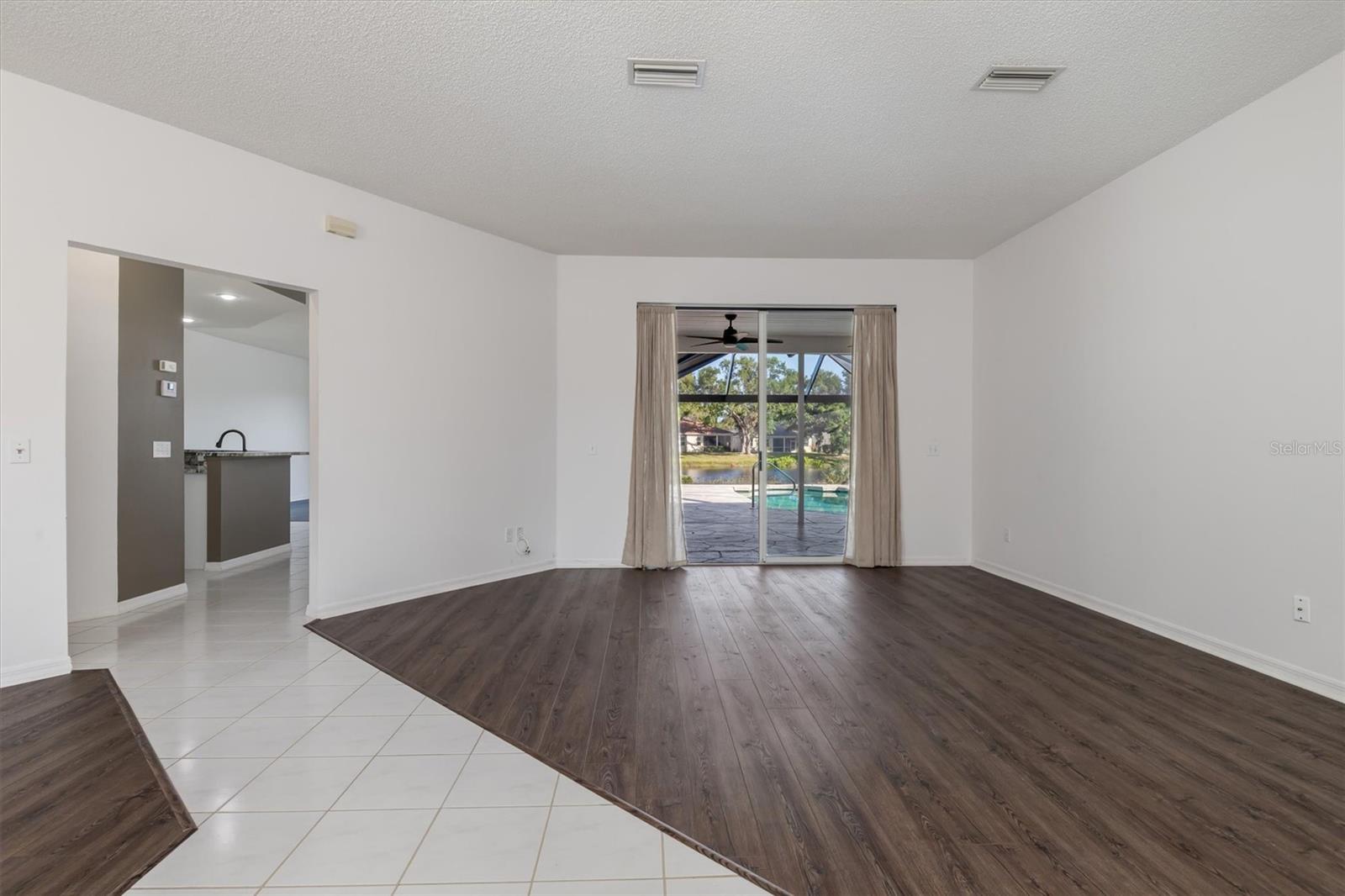 Image 4 of 48 For 4063 Westbourne Circle